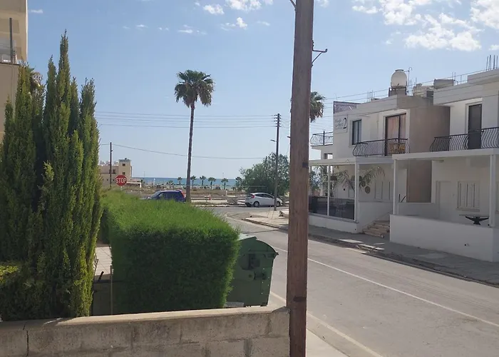 Sea Aparthotel Larnaca